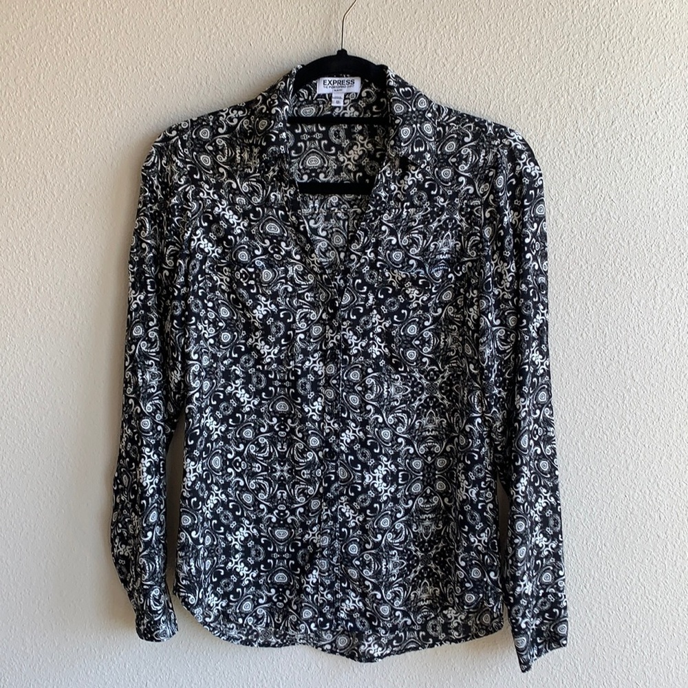 Express Portofino slim fit buttondown blouse